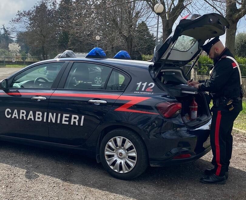 Baiso, Corriere viene minacciato per il furgone in sosta lasciato acceso