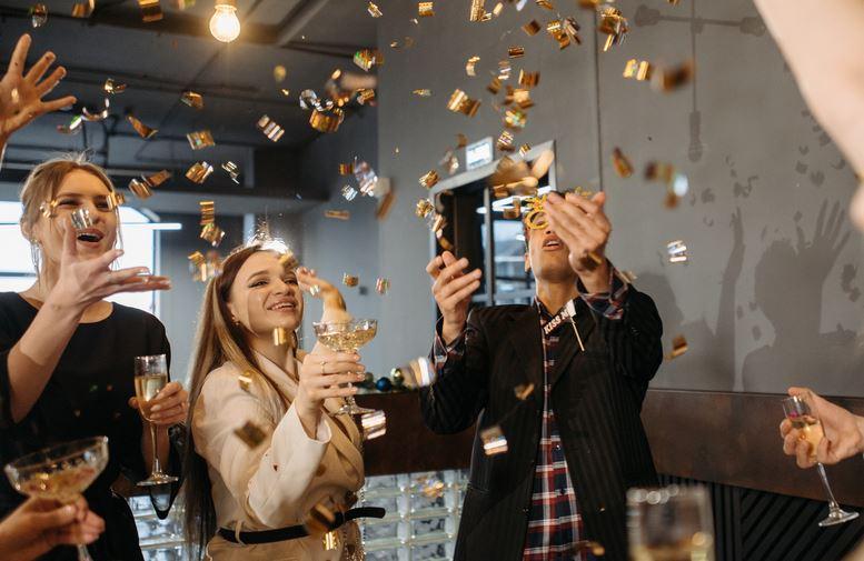 Pranzi e cenoni, come divertirsi senza strafare: la guida