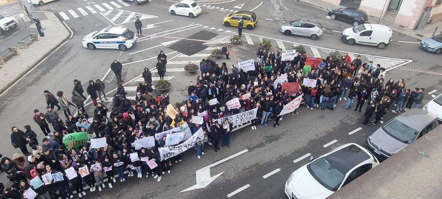 
	Un momento della protesta (foto di Massimo Locci)

