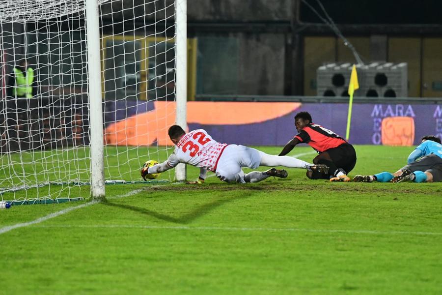 Lucchese, Natale in zona playoff: Yeboah segna, Chiorra conserva
