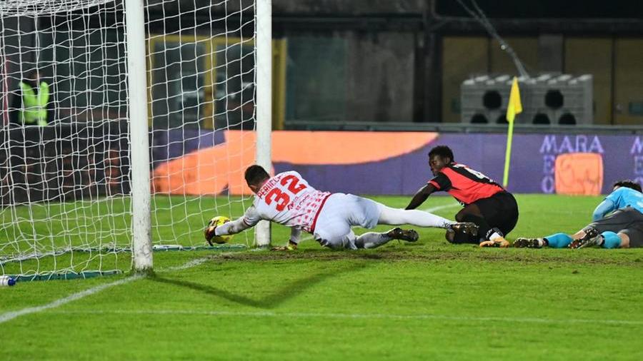 Lucchese, Natale in zona playoff: Yeboah segna, Chiorra conserva