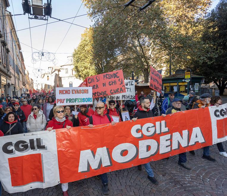 Decreto Valditara, “no” delle scuole di Modena. La Cgil: «Il ministro ritiri la riforma»