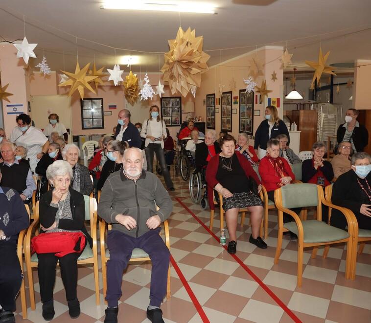 Case di riposo, 4 euro al giorno di aumenti delle rette nelle case di riposo