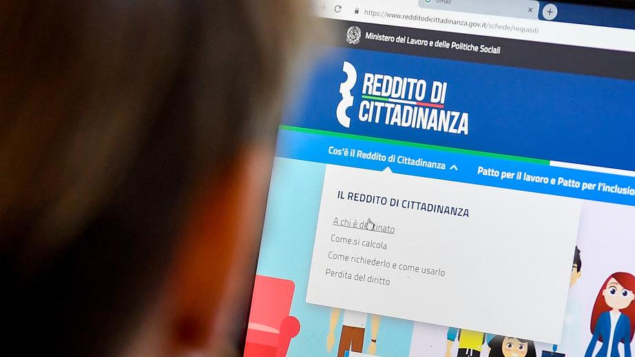 Tremila assegni di inclusione a Modena: «Ma ottenerlo è un calvario»