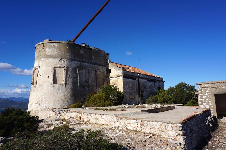 Golfo Aranci, Vittorio Sgarbi: «L’hotel di lusso a Capo Figari non si può fare»