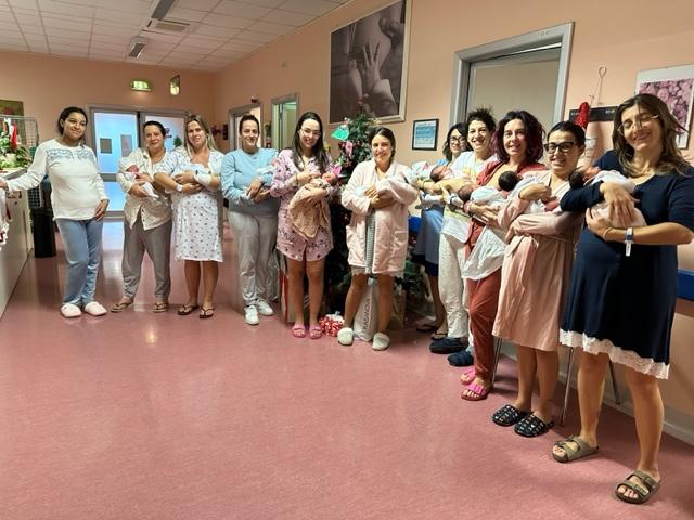 
	Le mamme in reparto con i loro bambini

