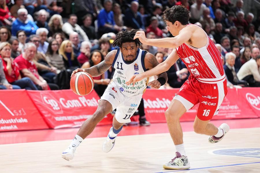 La Dinamo Banco di Sardegna perde a Reggio Emilia