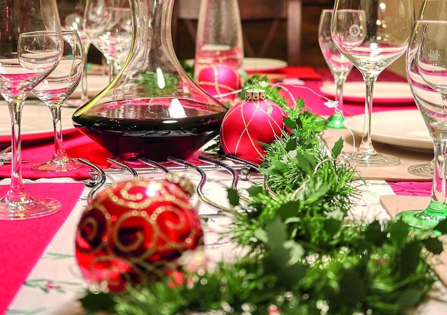 Natale con i tuoi ma lontano da casa: Elisabetta Canalis, Tittia, Bastianino Mossa e Tonino Fresu si raccontano