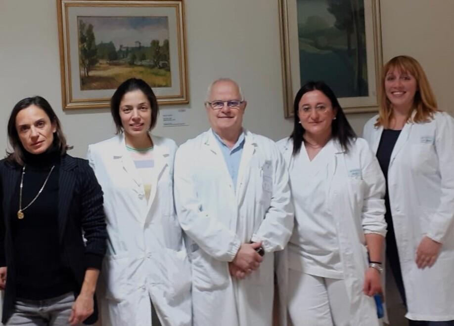 Dalle bambole e coperte solidali allo studio tutto reggiano per curare il tumore al seno