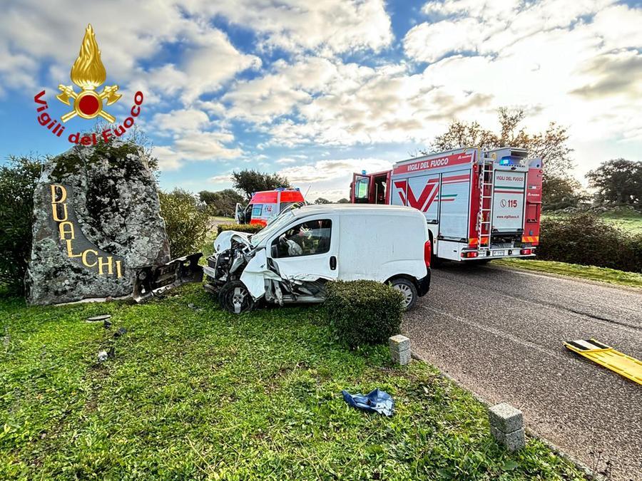 Schianto all’ingresso di Dualchi: un morto e un ferito