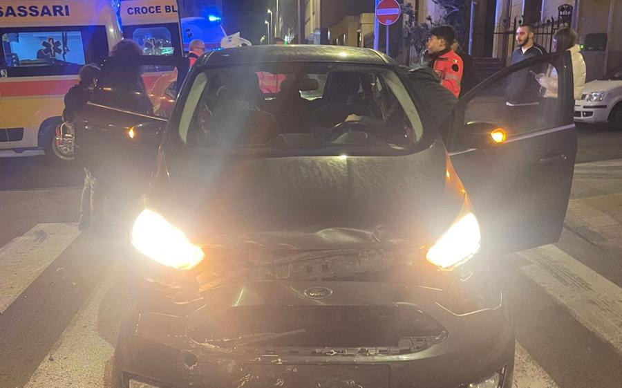 Scontro tra auto in centro a Sassari: due bambine di 10 e 5 anni trasportate in ospedale