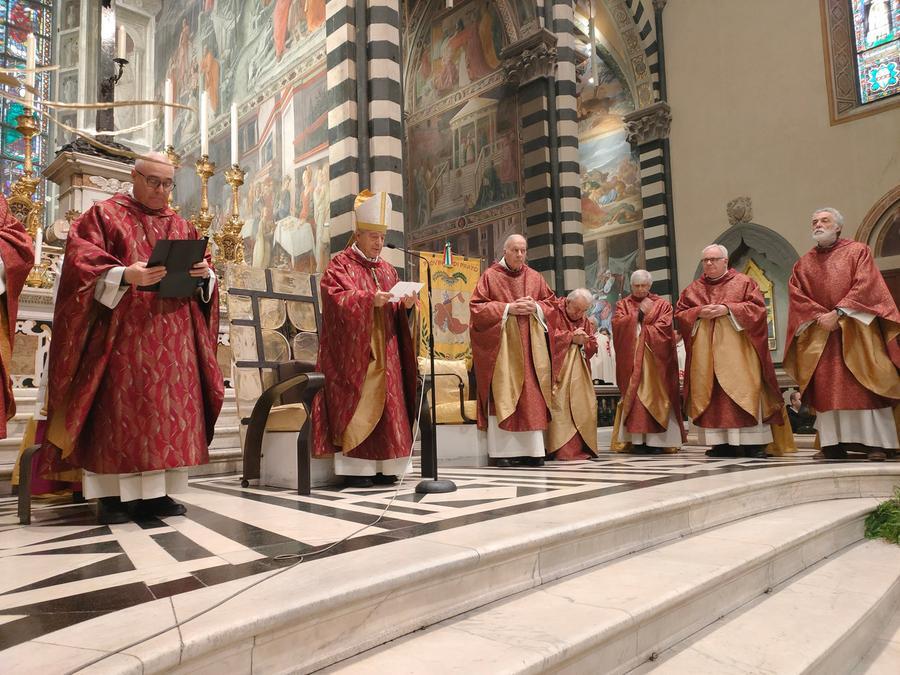 
	Il vescovo Giovanni Nerbini proclama i vincitori dello Stefafnino d'Oro

