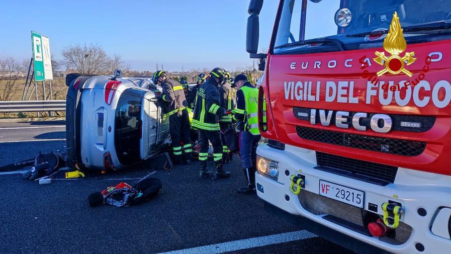 Schianto sull’A1 prima di Modena nord, cinque feriti e lunghe code