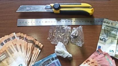 Castelfranco, trovato a rubare in una casa: minaccia col taglierino i carabinieri