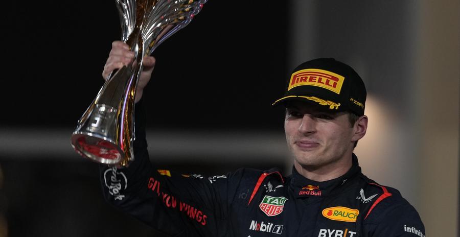 Max Verstappen prenota una Mercedes Amg GT per la vacanza in Portogallo, ma gli viene negata: «Sei troppo giovane»