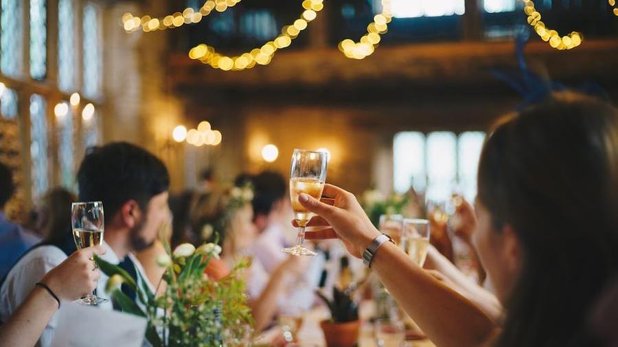 Capodanno, dal cenone low cost ai soggiorni in scenari da sogno: cosa offre la Toscana