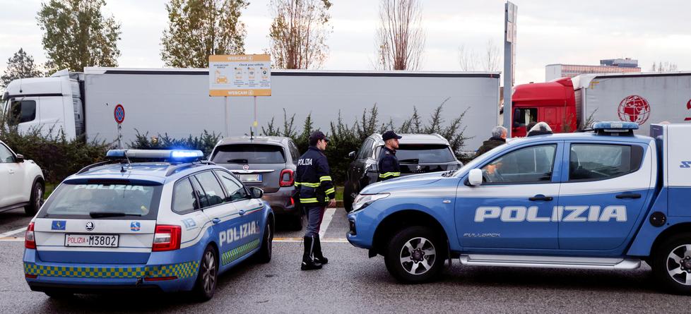 L’aggressione è avvenuta nell’area di servizio Bisenzio est
