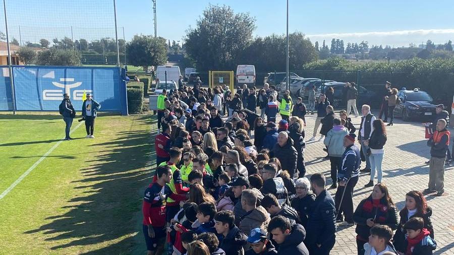 In 500 ad Asseminello per l’allenamento del Cagliari in vista del match a Empoli