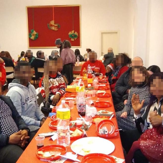 Livorno, in 700 alla tavola della Sant’Egidio. «Il pranzo di Natale è un segno di fratellanza»<br type="_moz" />
