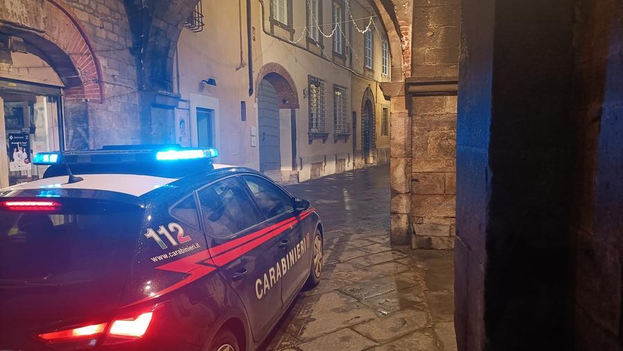 Lucca, non rispetta il divieto di avvicinamento alla ex: arrestato
