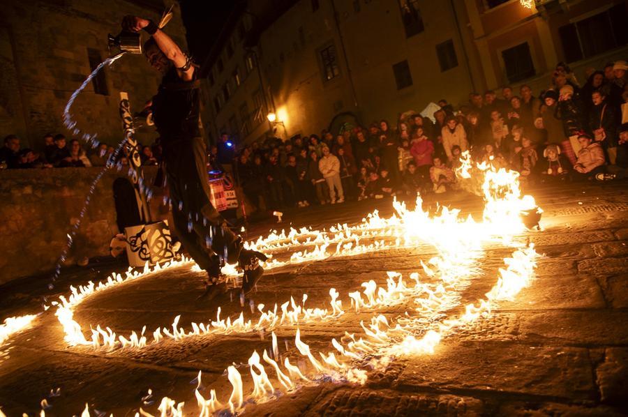 In migliaia a Peccioli per la rassegna “11lune”