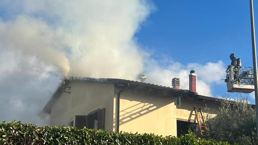 La villetta dell'incendio (foto Enzo Russo)