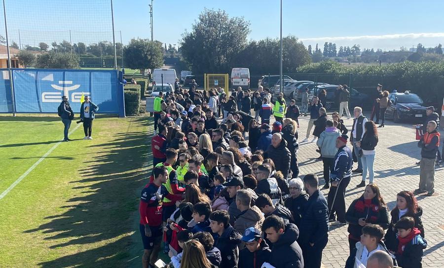 I tifosi spingono il Cagliari: tutto esaurito per la sfida contro l’Empoli