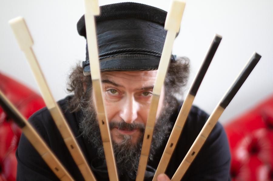 Vinicio Capossela a teatro con le sue “Tredici canzoni urgenti”