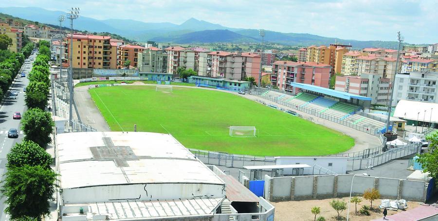 Nuorese, spari negli spogliatoi dello stadio Frogheri: arriva la polizia