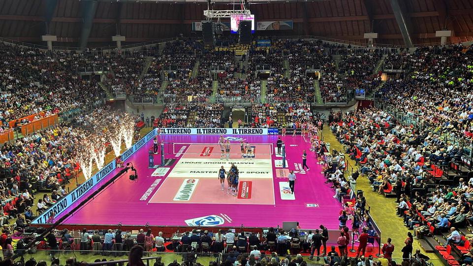 Il Modigliani Forum esaurito per la finale di Super Coppa di pallavolo dello scorso ottobre (foto Franco Silvi)