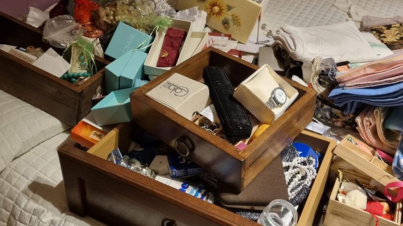 Cecina, anziana si sveglia e trova in casa due ladri col passamontagna: «Non fare nulla e non ti facciamo nulla»