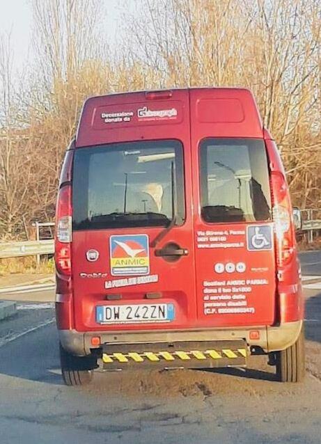 Il volontario regala un Natale in famiglia all’anziana disabile