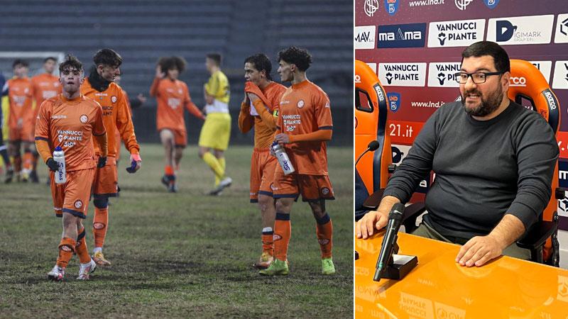 A sinistra i giovani della Pistoiese Juniores in campo contro il Lentigione (foto Nucci). A destra Maurizio De Simone