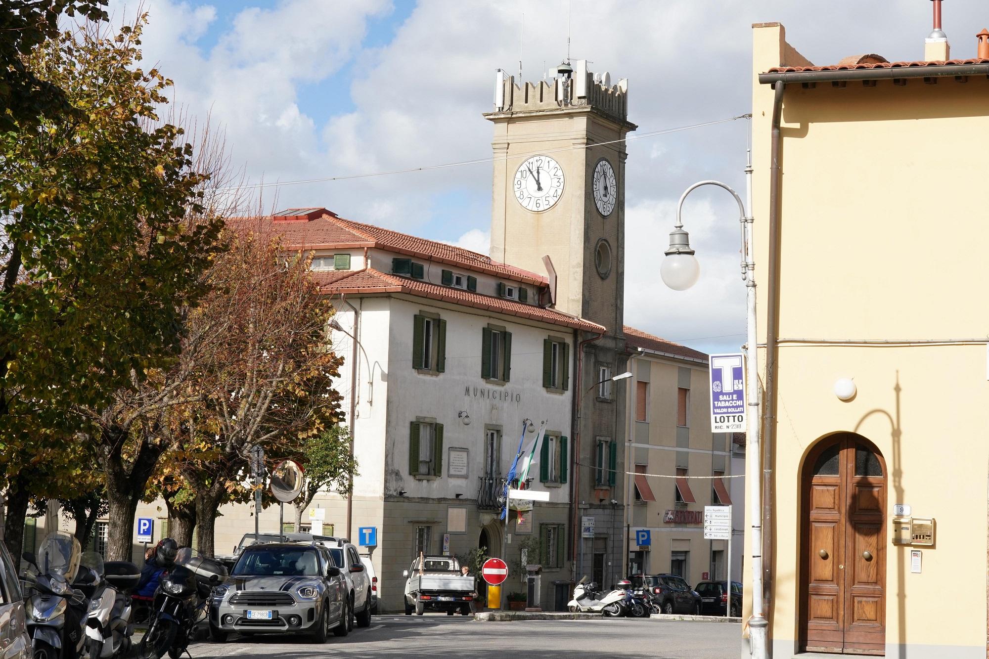 Il municipio di Collesalvetti (foto d'archivio)