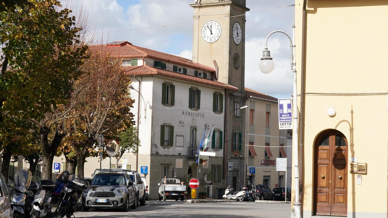 Il municipio di Collesalvetti (foto d'archivio)