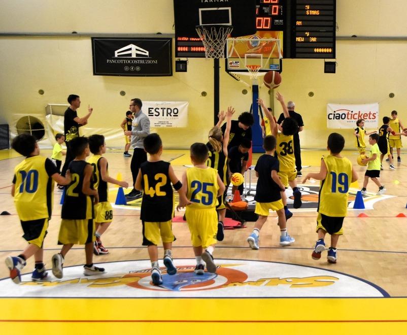 300 persone al PalaTenda per aspettare Babbo Natale