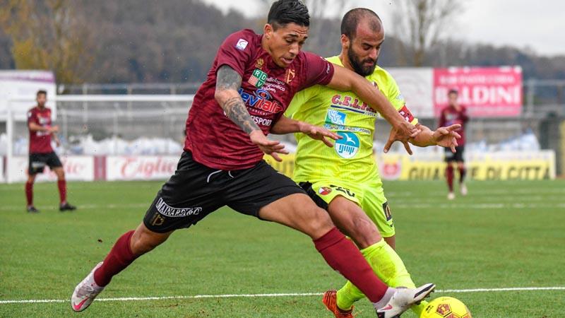 Christian Tommasini, 25 anni, originario di Castel San Pietro, ha militato per tre stagioni nel Pontedera del ds Paolo Giovannini totalizzando 67 presenze e 15 reti per poi passare in C con Imolese, Fiorenzuola e Taranto dove lo scorso anno realizzò 8 reti. Ora è al Pescara