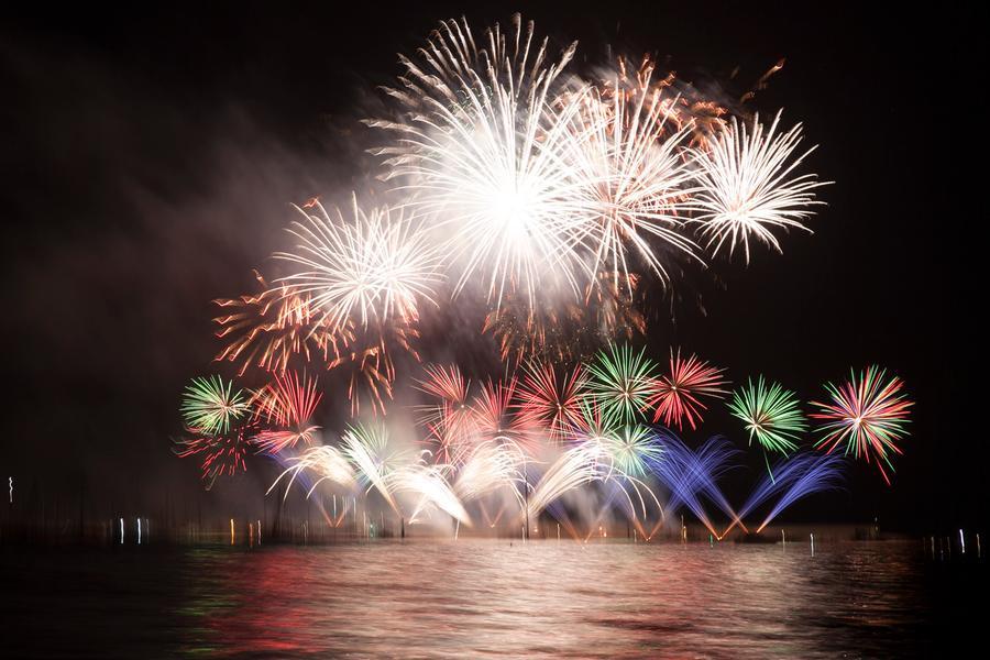 
	Uno spettacolo di&nbsp;fuochi d'artificio

