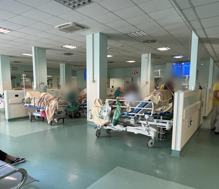 Pronto soccorso e guardie mediche: «A Ferrara picchi record». Le scuse dell’Asl