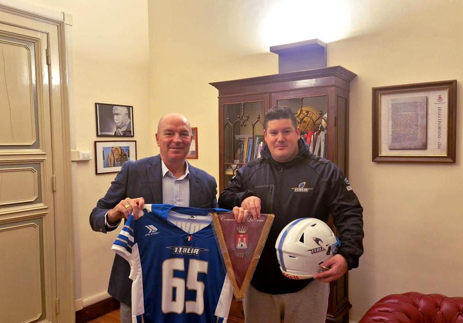 Lodovichi, da Livorno alla nazionale di football americano medaglia di bronzo agli Europei ricevuto dal sindaco