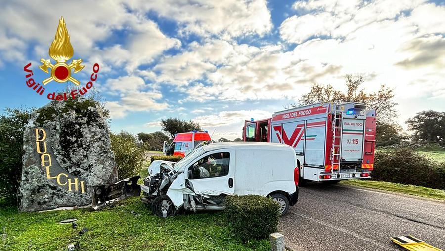 Il furgoncino dopo l'incidente