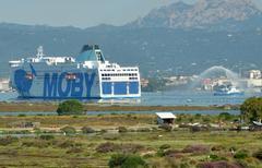 Navi da incubo per l’isola: si viaggia circondati da cimici o sdraiati sul pavimento