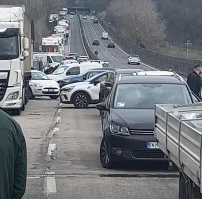 
	Il caos di mercoled&igrave; in Fi-Pi&ndash;Li dopo un incidente con le auto che facevano inversione

