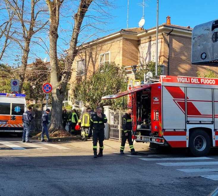 Ferrara, fiamme da una cantina in via Santa Caterin