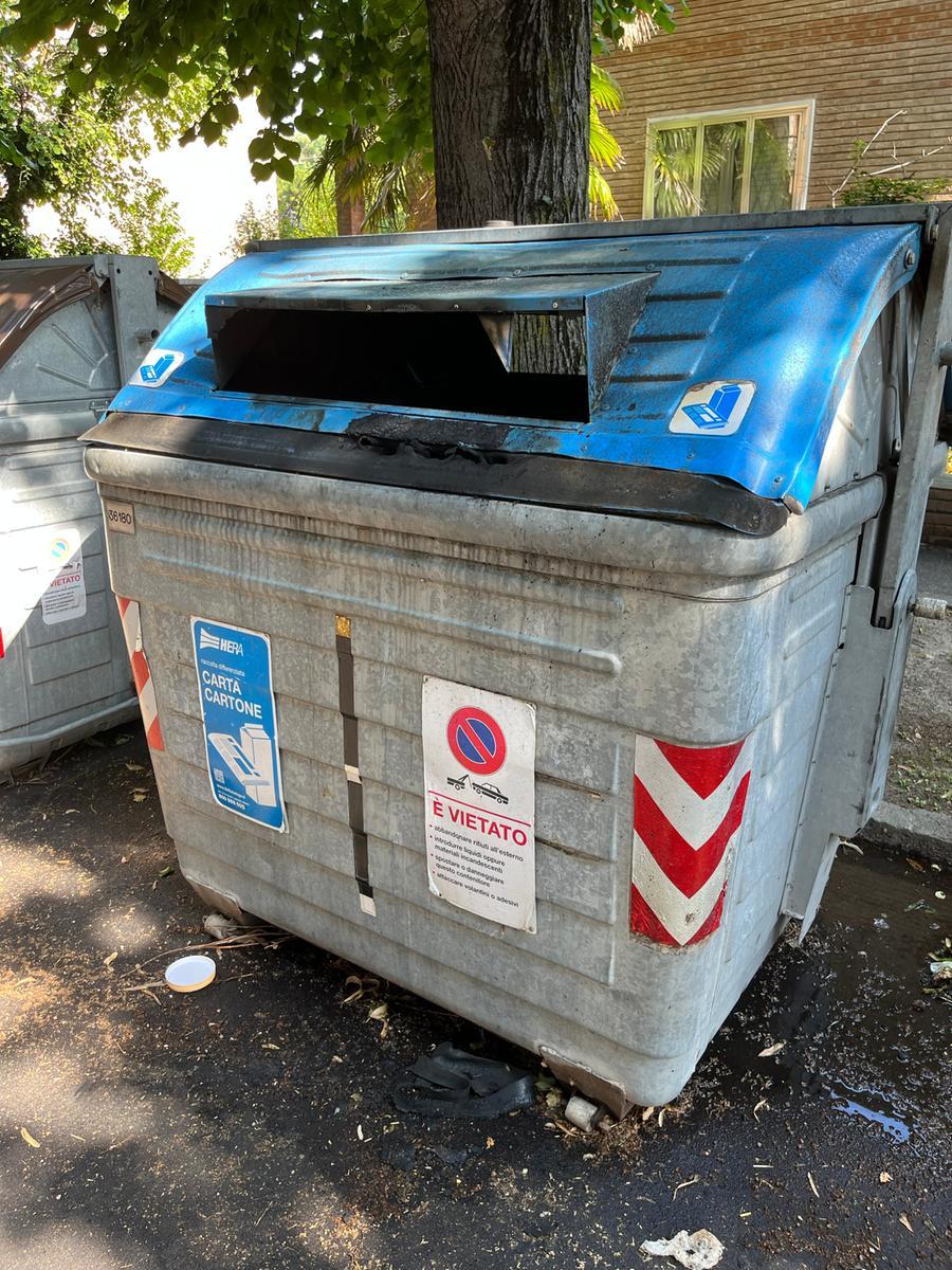 Ferrara, ancora incendi in via Santa Caterina