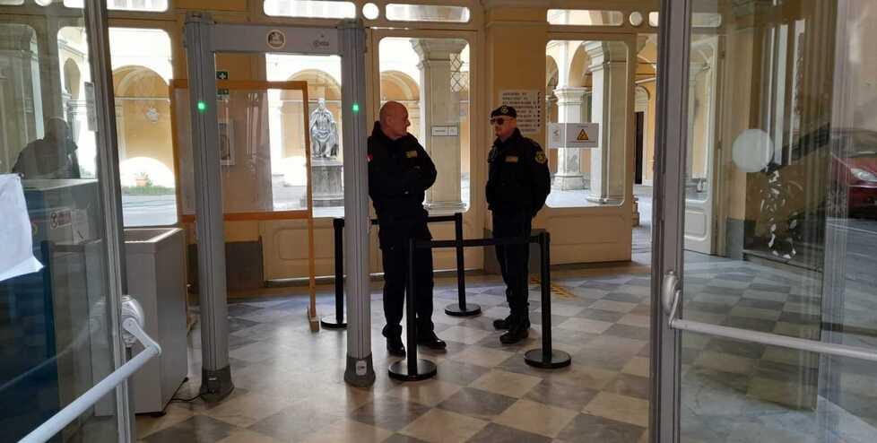 Rosignano, picchia e droga la sua ex: condannato a tre anni