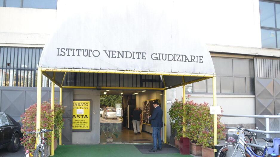 Ville, appartamenti e uffici: ecco i beni finiti all’asta in provincia di Lucca