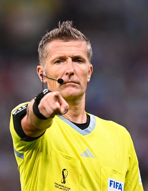 Calcio, ora gli arabi fanno shopping anche tra gli arbitri: Orsato “tentato” con un milione