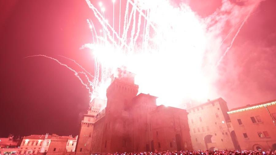 Ferrara per Capodanno divieto di bevande da asporto e spray