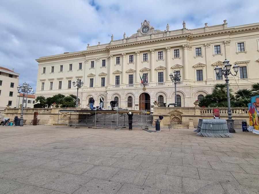 Sassari, scatta il countdown per Capodanno: piazza d’Italia si prepara alla grande festa
